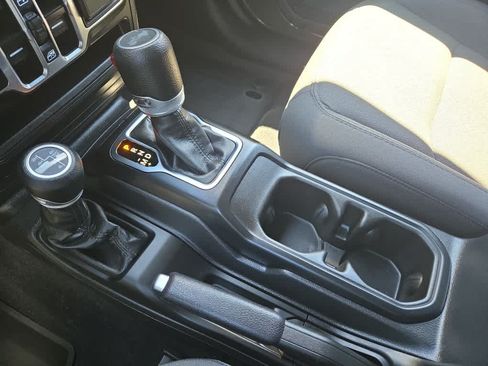 Used 2023 Jeep Wrangler Unlimited w/ Sun & Screen Package AWD/4WD image 28