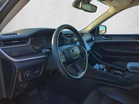 Used 2023 Jeep Grand Cherokee L Limited w/ Black Appearance Package image 11