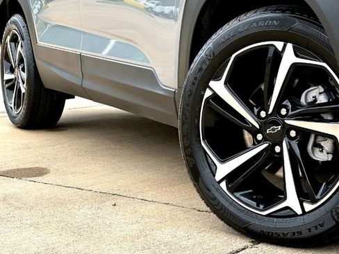 Used 2023 Chevrolet TrailBlazer RS w/ Sun and Liftgate Package FWD image 6