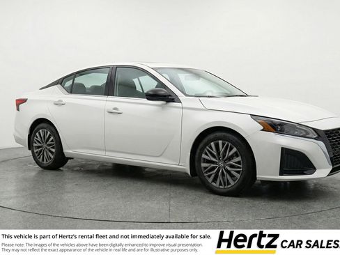 Used 2025 Nissan Altima 2.5 SV image 1