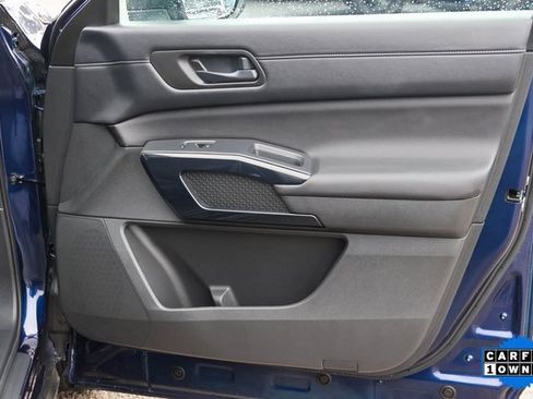 Used 2025 Nissan Pathfinder SV image 16