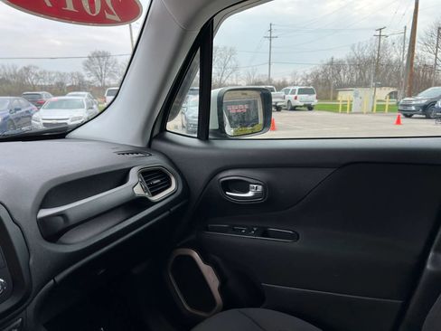 Used 2017 Jeep Renegade Latitude w/ Cold Weather Group AWD/4WD image 19