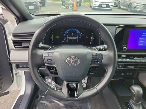 Used 2025 Toyota Camry SE FWD image 26