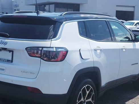 Used 2025 Jeep Compass Limited AWD/4WD image 7