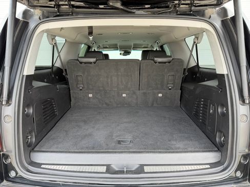 Used 2018 Chevrolet Suburban LT image 13