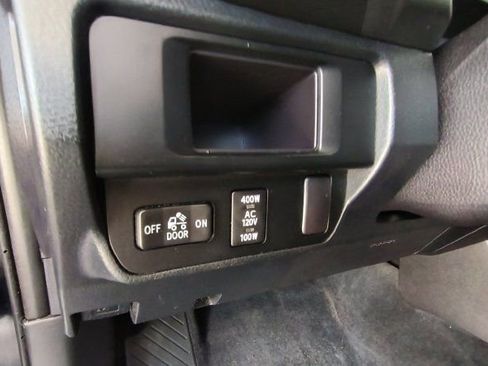 Used 2016 Toyota Tacoma TRD Sport w/ Towing Package image 14