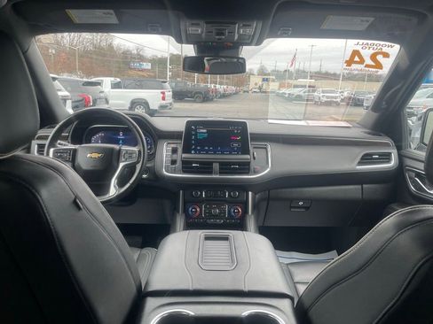 Used 2024 Chevrolet Suburban Premier image 40