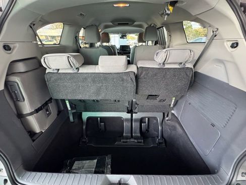 Used 2024 Toyota Sienna LE image 9