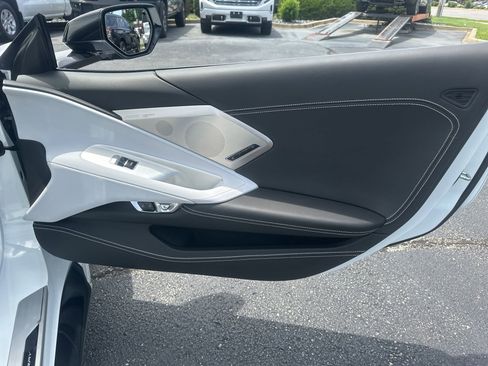 Used 2024 Chevrolet Corvette Stingray Premium Conv w/ Z51 Performance Package RWD image 14