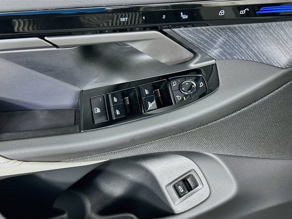 Used 2026 BMW 530i w/ Premium Package RWD image 18