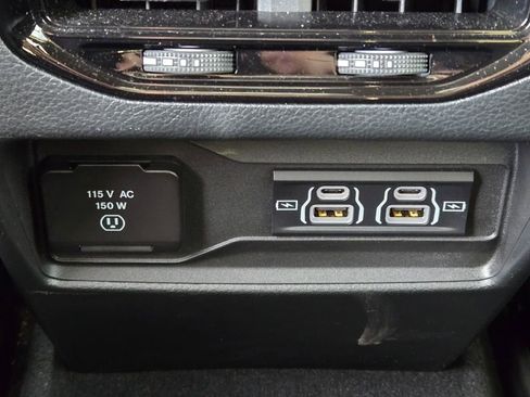 Certified 2024 Jeep Grand Cherokee Altitude image 17