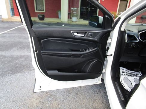 Used 2017 Ford Edge Titanium w/ Equipment Group 301A FWD image 18
