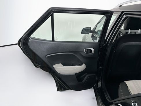 Used 2025 Hyundai Venue SEL FWD image 28