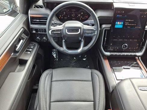 Used 2025 GMC Yukon Denali AWD/4WD image 3