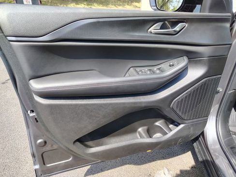 New 2025 Jeep Grand Cherokee L Altitude image 10