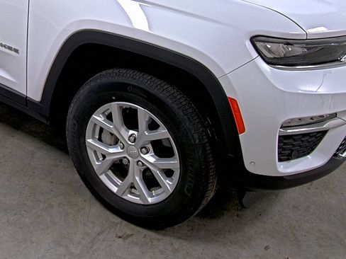 Used 2023 Jeep Grand Cherokee Limited w/ Luxury Tech Group II image 14