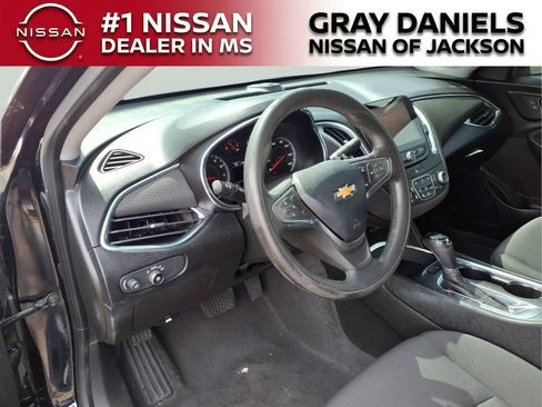 Used 2019 Chevrolet Malibu LT FWD image 9