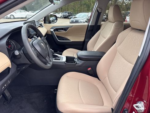 Used 2022 Toyota RAV4 XLE image 11