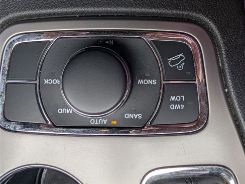 Used 2021 Jeep Grand Cherokee Limited image 18