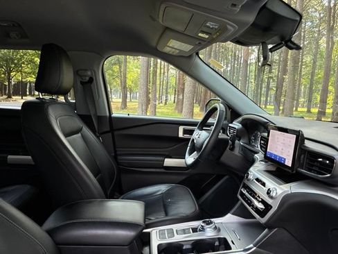 Used 2022 Ford Explorer XLT w/ Equipment Group 202A RWD image 22