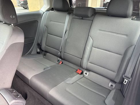 Used 2015 Volkswagen Golf Launch Edition image 15