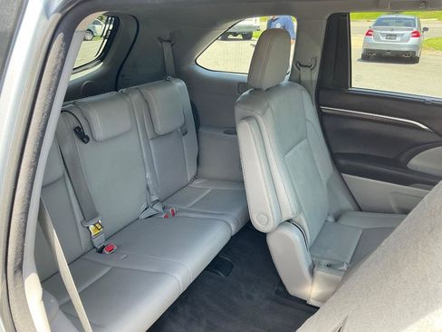 Used 2014 Toyota Highlander Limited FWD image 12