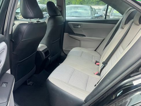 Used 2015 Toyota Camry SE FWD image 9