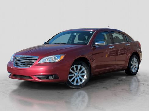 Used 2013 Chrysler 200 Limited image 1