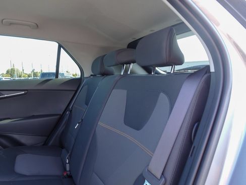 Used 2025 Kia Niro LX FWD image 12