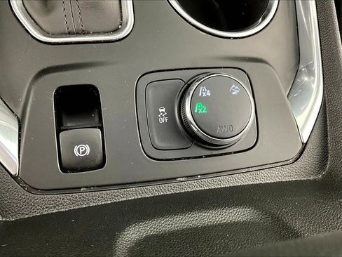 Used 2020 Chevrolet Traverse LT w/ LT Premium Package AWD/4WD image 36