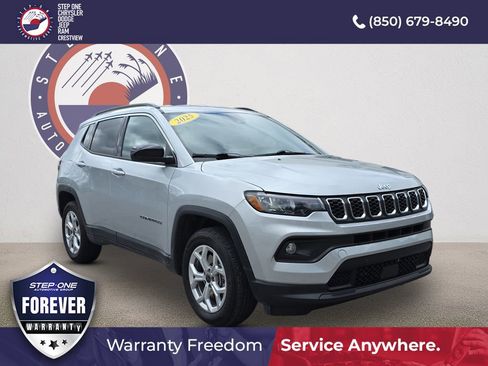 Used 2025 Jeep Compass Latitude image 1