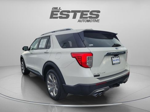 Used 2020 Ford Explorer Platinum w/ Premium Technology Package image 2