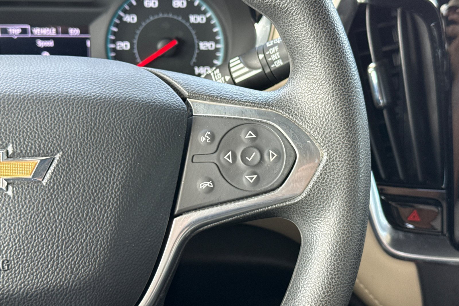 Used 2023 Chevrolet Traverse LS FWD image 37