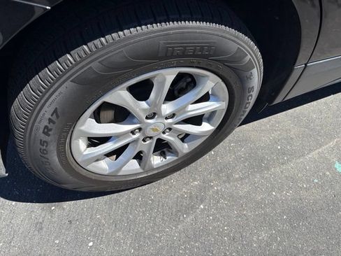 Used 2018 Chevrolet Equinox LT w/ Sun & Infotainment Package FWD image 3
