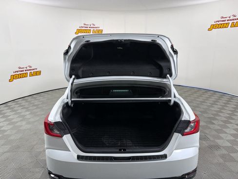 Used 2025 Toyota Camry XLE FWD image 5