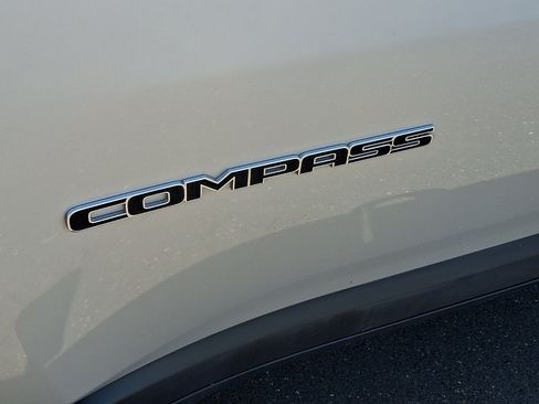 Certified 2025 Jeep Compass Limited AWD/4WD image 29