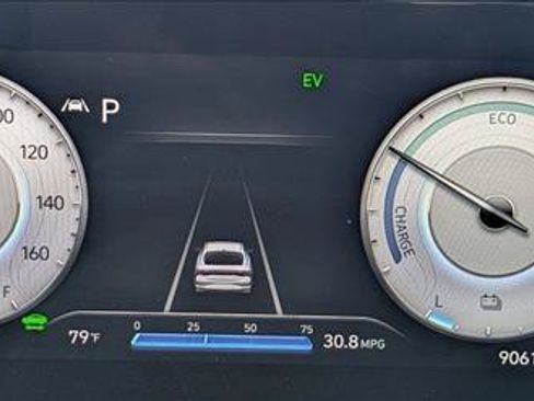 Used 2023 Hyundai Elantra Limited FWD image 11