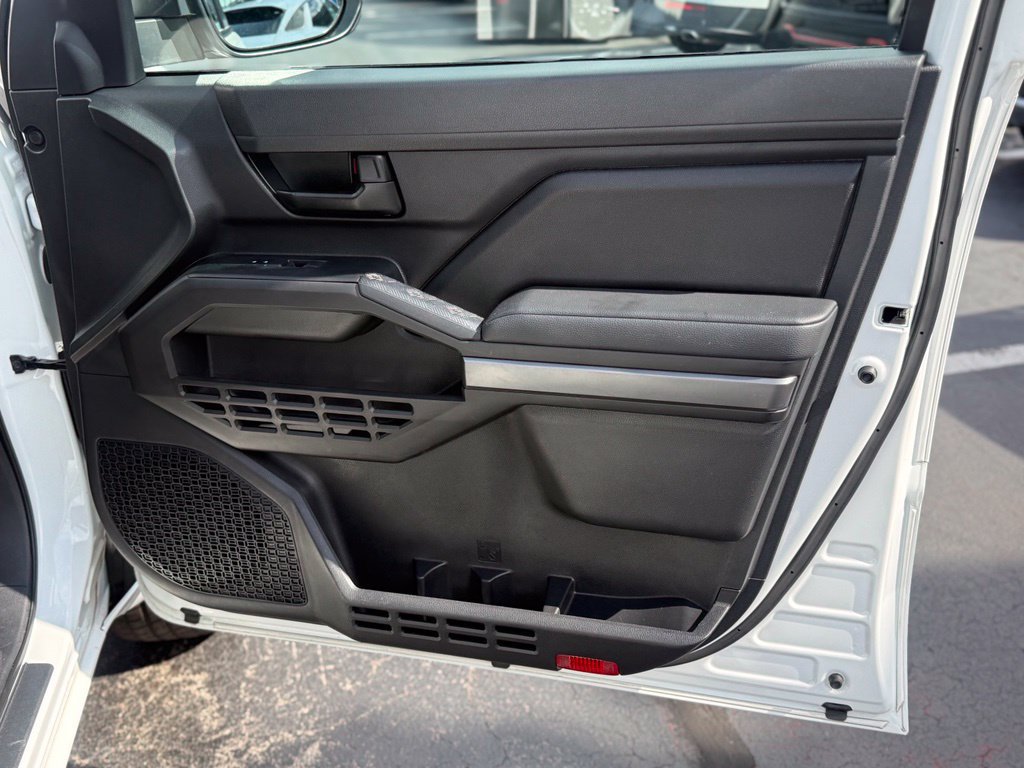 Certified 2025 Toyota Tacoma SR5 AWD/4WD image 22