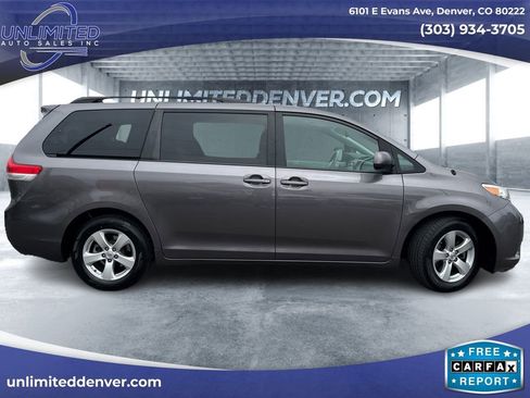 Used 2014 Toyota Sienna LE image 2