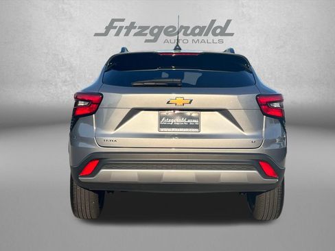 Used 2025 Chevrolet Trax LT FWD image 7