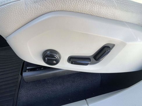 Certified 2024 Volvo XC90 T8 Plus w/ Protection Package Premier image 16