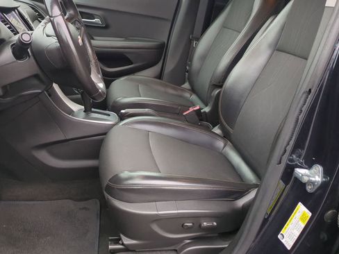 Used 2022 Chevrolet Trax LT w/ Driver Confidence Package image 15