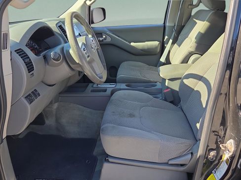 Used 2014 Nissan Frontier SV image 10