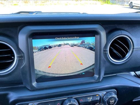 Used 2023 Jeep Wrangler Unlimited Sahara w/ Cold Weather Group AWD/4WD image 19