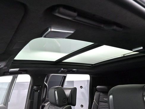 Certified 2026 Cadillac Escalade ESV Platinum Sport w/ LPO, ONYX Package AWD/4WD image 35