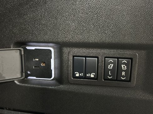 Used 2024 GMC Yukon Denali w/ Denali Reserve Package AWD/4WD image 37