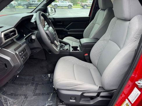 Certified 2025 Toyota Tacoma SR5 AWD/4WD image 5