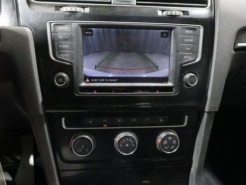Used 2017 Volkswagen Golf S image 23