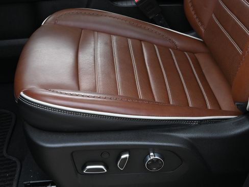 Used 2023 GMC Yukon Denali Ultimate image 28