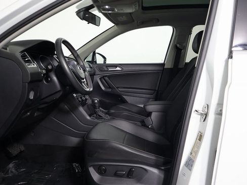 Used 2021 Volkswagen Tiguan SE w/ Panoramic Sunroof Package FWD image 10